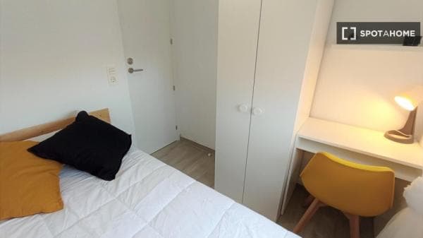 Habitación en piso compartido en Granada thumbnail 2