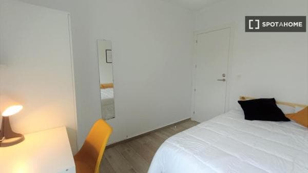 Habitación en piso compartido en Granada thumbnail 1