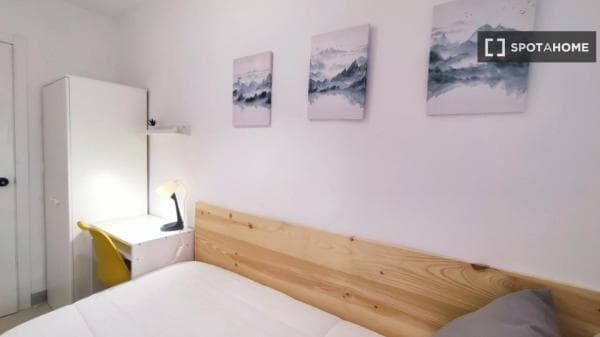 Habitación en piso compartido en Granada thumbnail 2
