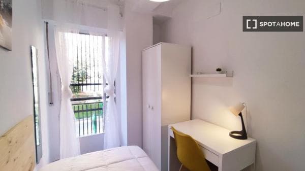 Habitación en piso compartido en Granada thumbnail 1