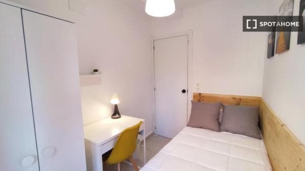 Habitación en piso compartido en Granada thumbnail 2