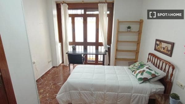 Habitación en piso compartido en Granada thumbnail 2