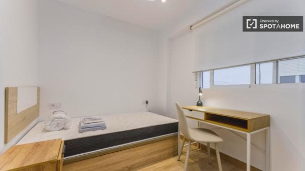 Se alquila habitación en piso de 3 dormitorios en valencia. photo 1