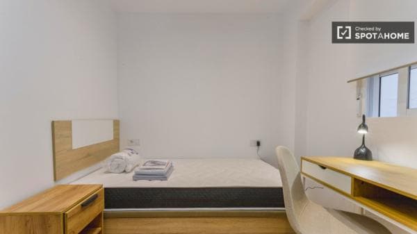 Se alquila habitación en piso de 3 dormitorios en valencia. thumbnail 1