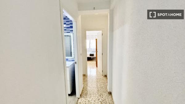Habitación en piso compartido en valencia. photo 1