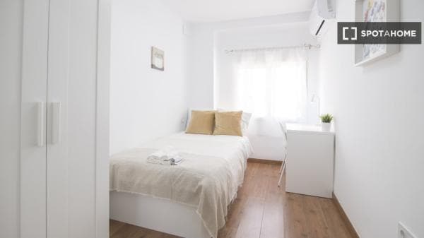 Habitación en piso compartido en valència photo 1
