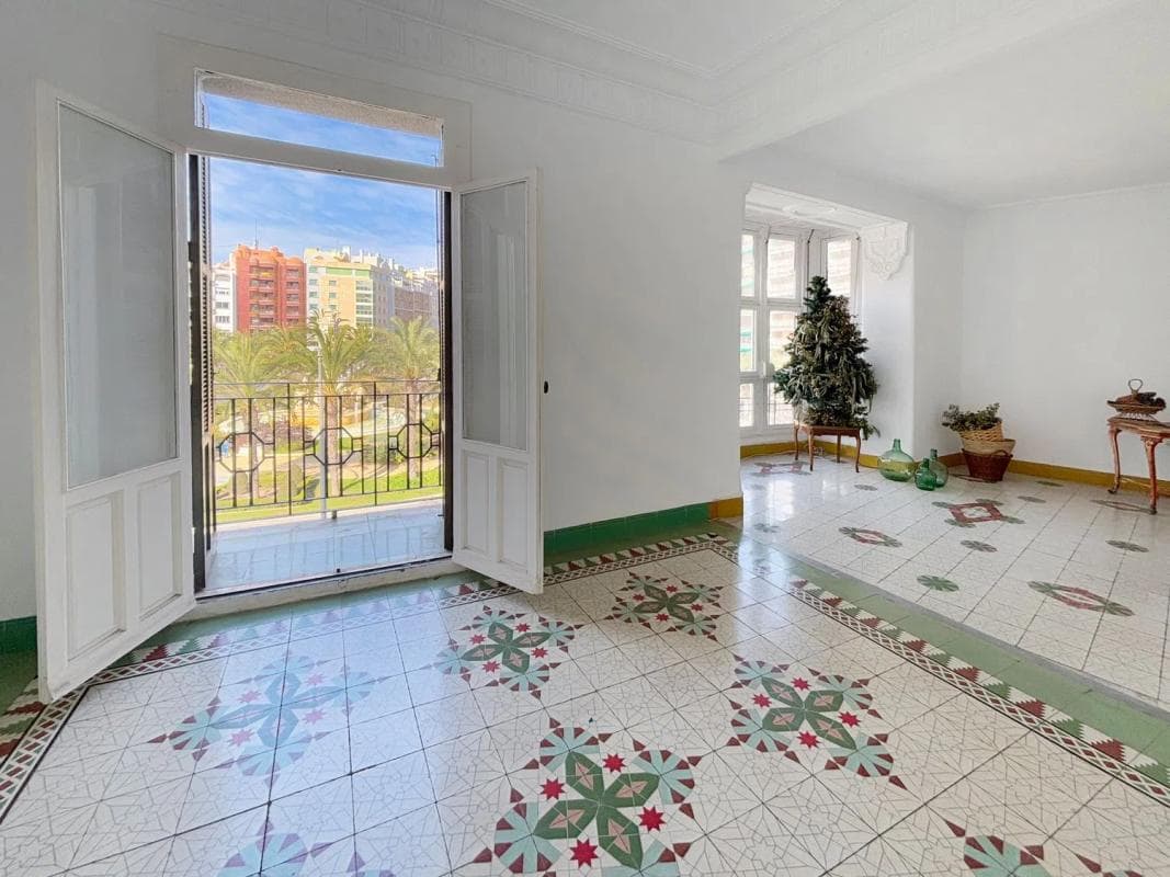 Sale of apartment in Plaza de los Luceros, 4, Alicante
photo 5