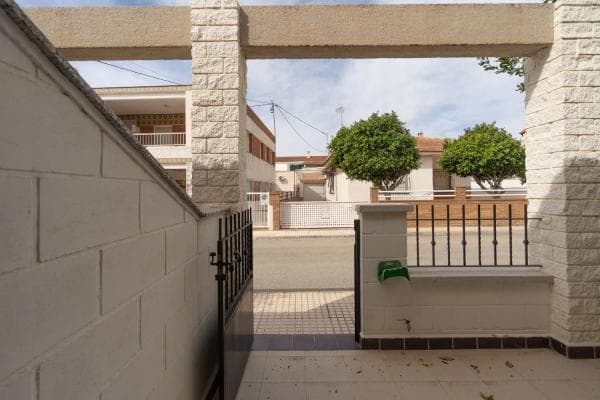 Chalet adosado en calle Pedro Sánchez thumbnail 2