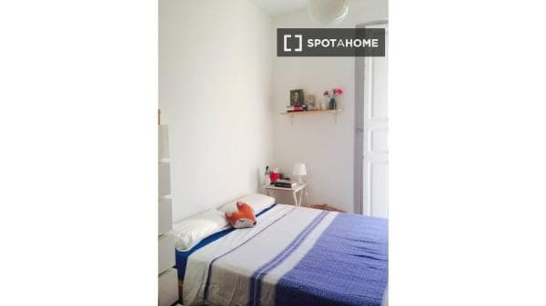 Habitación en piso compartido en valència photo 1