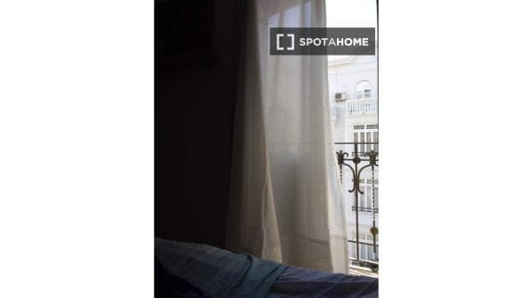Habitación en piso compartido en valència thumbnail 2