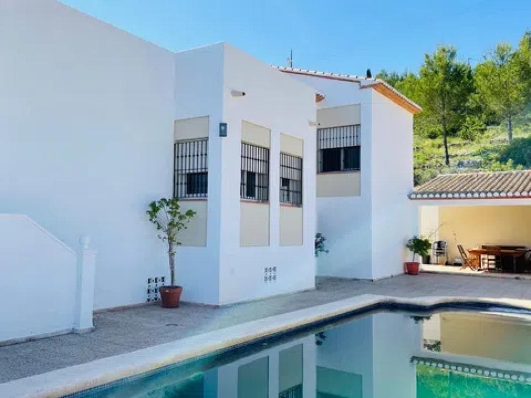 Properties for sale and rent in Spain photo 3