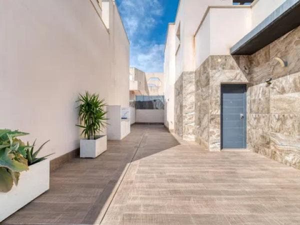 Chalet adosado en calle los Chirrines photo 1
