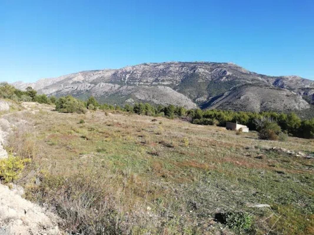 Terreno en venta en Guadalest, Alicante photo 2