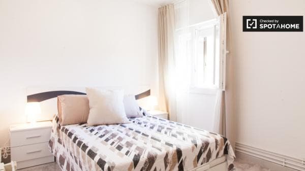 Habitación decorada en un apartamento de 3 dormitorios en Getafe, Madrid photo 1