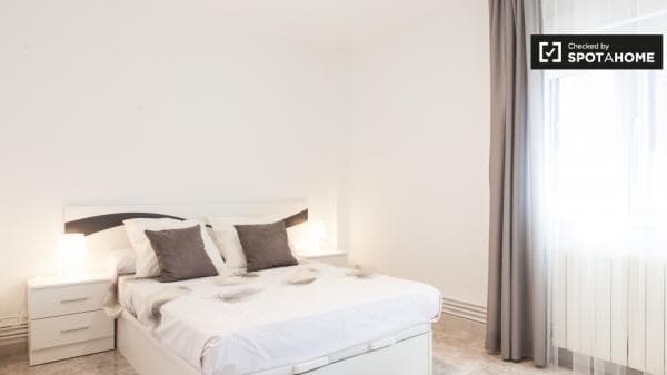 Habitación amueblada en apartamento de 3 dormitorios en Getafe, Madrid photo 1