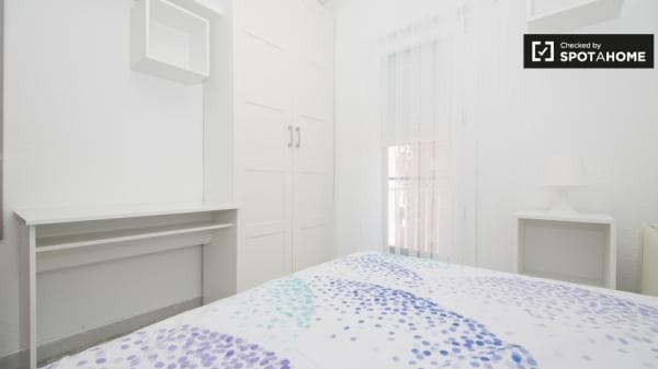 Habitación luminosa en apartamento de 3 dormitorios en Getafe, Madrid thumbnail 1
