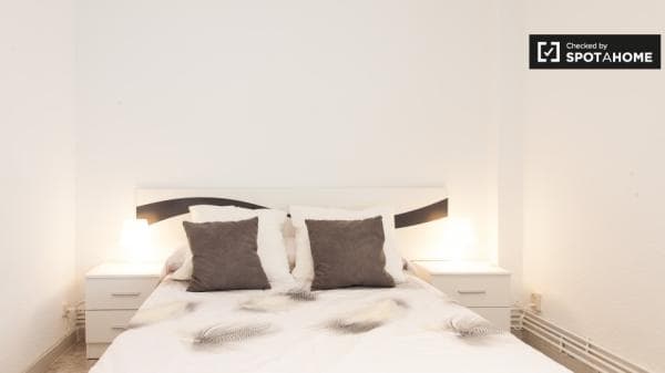 Habitación amueblada en apartamento de 3 dormitorios en Getafe, Madrid thumbnail 1