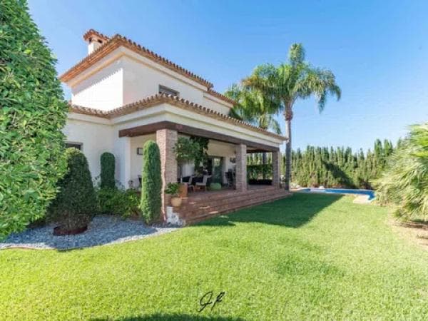 Chalet independiente en venta en El Montgó, Denia photo 1