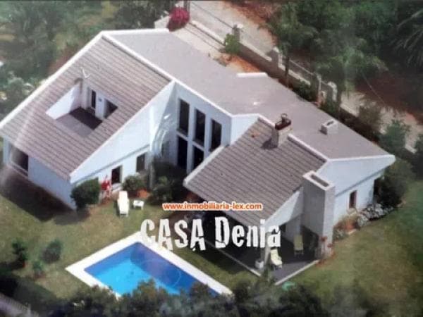 Casa independiente en calle Jacint photo 1