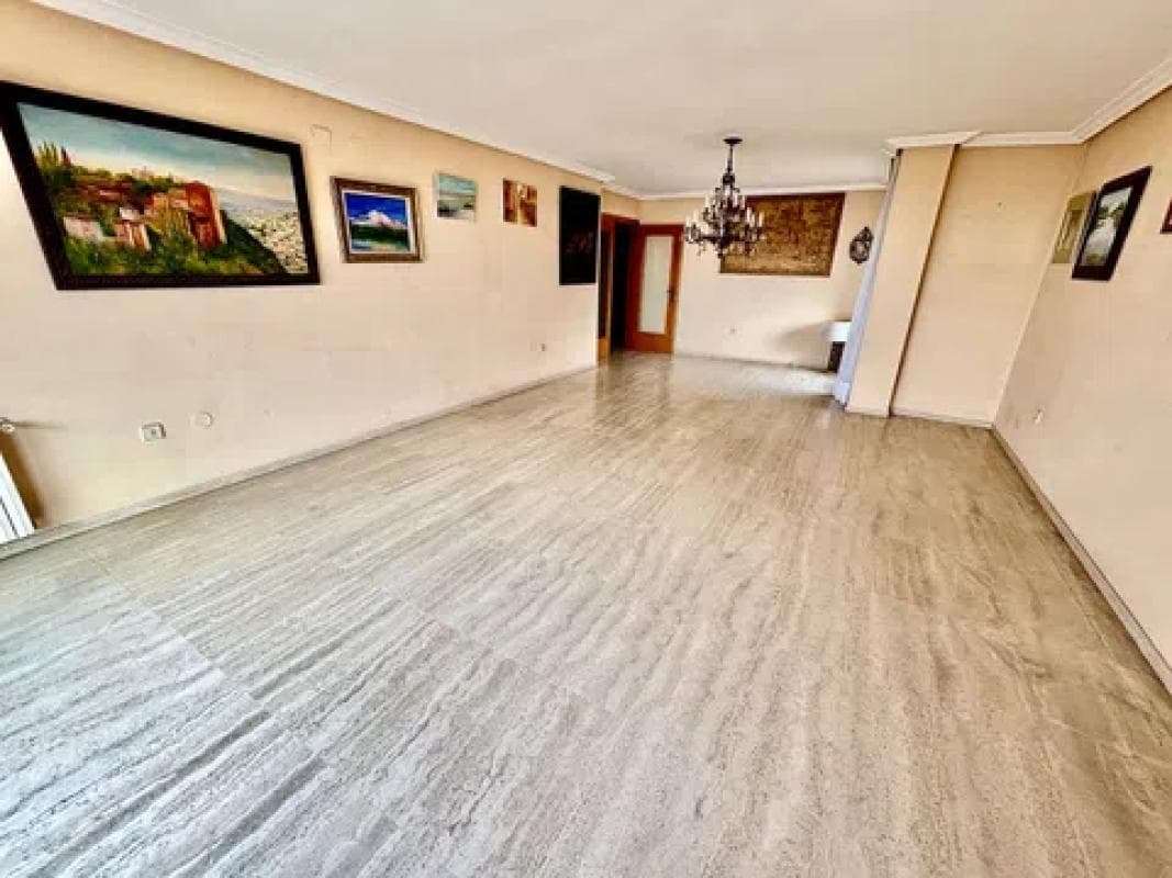 Venta de piso en Avenida Oscar Espla, Alicante / Alacant
photo 3