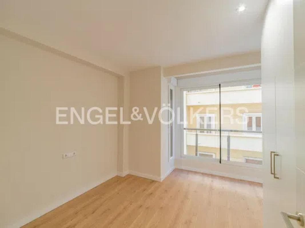 Venta de piso en Paseo Esplanada d'Espanya, Alicante / Alacant
photo 4