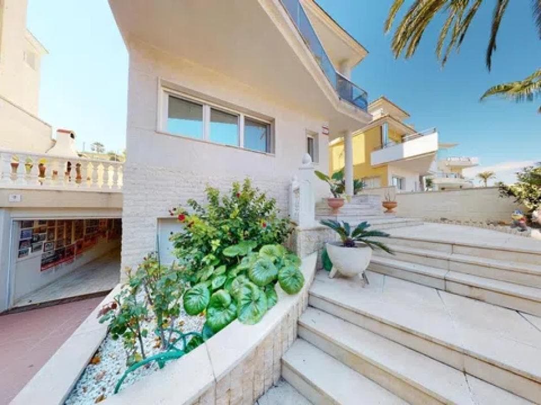 Properties for sale and rent in Spain photo 3