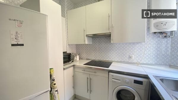 Apartment for rent in Av. de la Reina Victoria , Madrid thumbnail 1