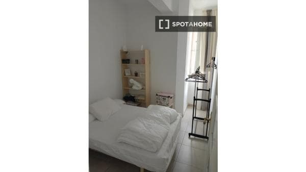 Habitación en piso compartido en valència photo 1