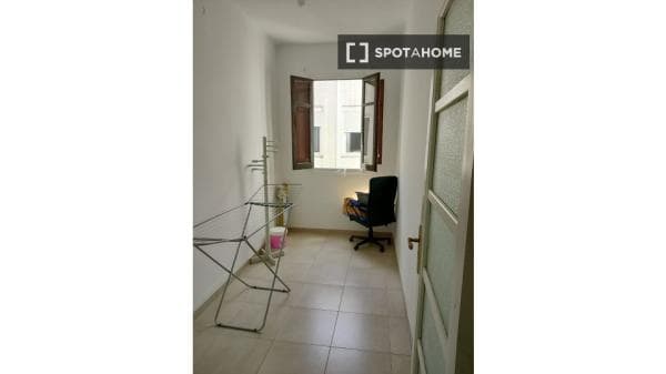 Habitación en piso compartido en valència thumbnail 1