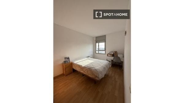 Habitación en piso compartido en barcelona. photo 1