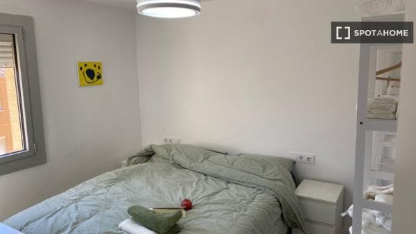 Habitación en piso compartido en terrassa. thumbnail 2
