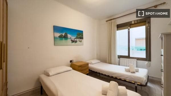 Habitación en piso compartido en barcelona. photo 1