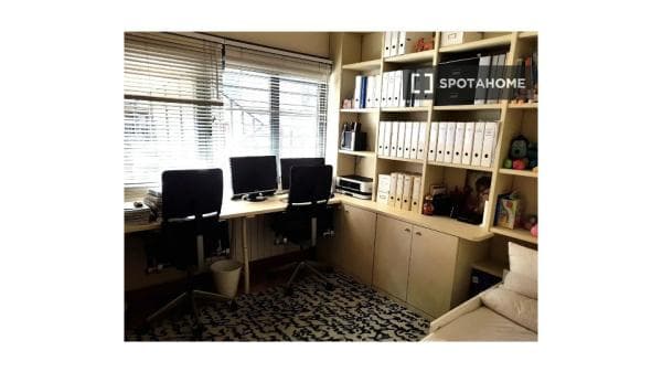 Apartment for rent in C. de Villaamil , Madrid thumbnail 2