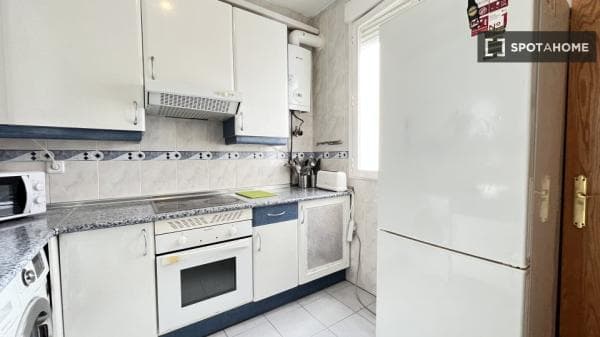 Apartment for rent in Av. de la Reina Victoria , Madrid thumbnail 2