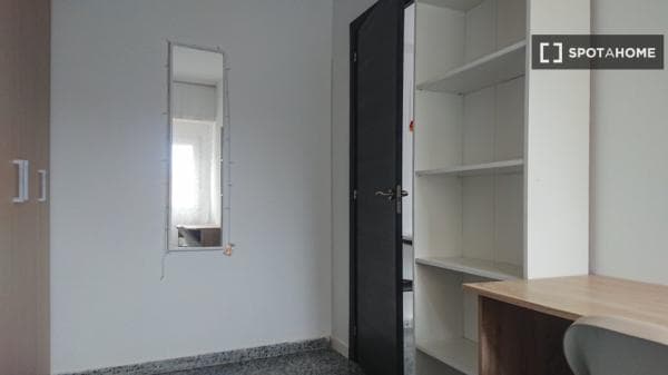 Habitación en piso compartido en Burjassot thumbnail 1
