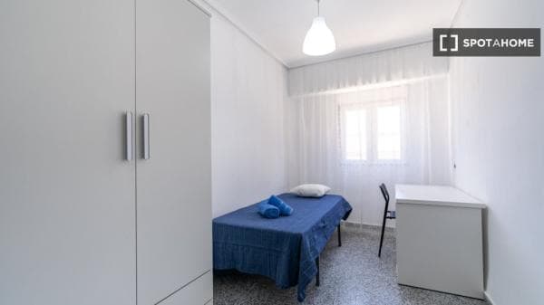 Habitación en piso compartido en Burjassot photo 1