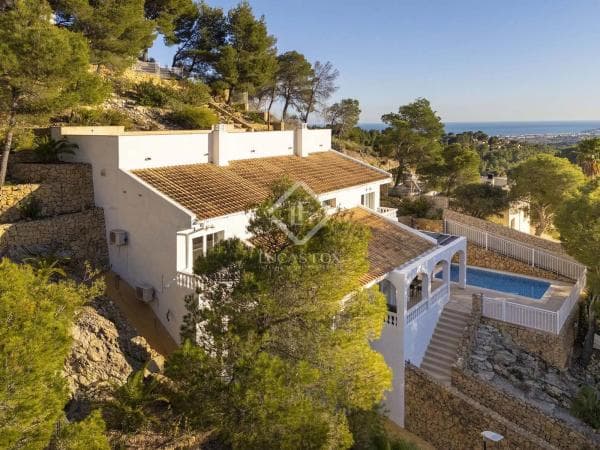 Casa independiente en calle Altea thumbnail 1
