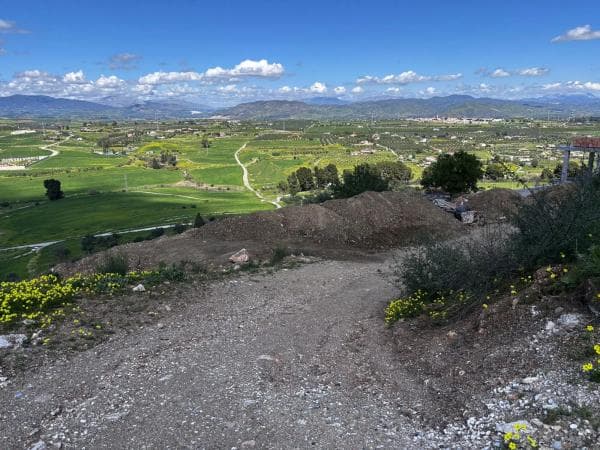 Terreno en calle Yunquera, 83 thumbnail 2