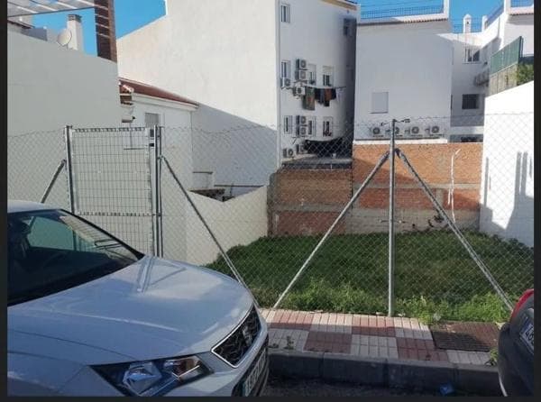 Terreno en calle Tulipanes, 8 photo 1