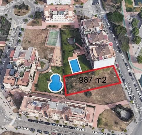 Terreno en calle Pintor Antonio Hidalgo thumbnail 2