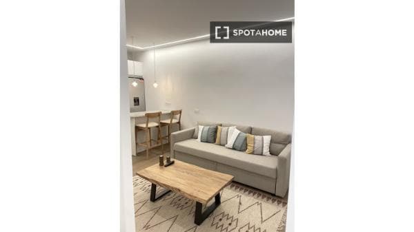 Apartment for rent in Calle del Gral. Pardiñas , Madrid thumbnail 1