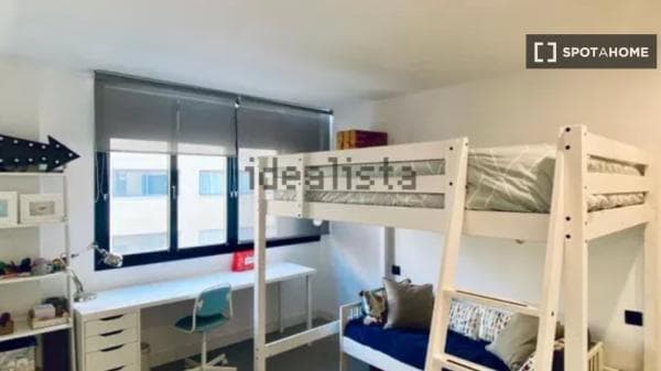 Habitación en piso compartido en barcelona. photo 1