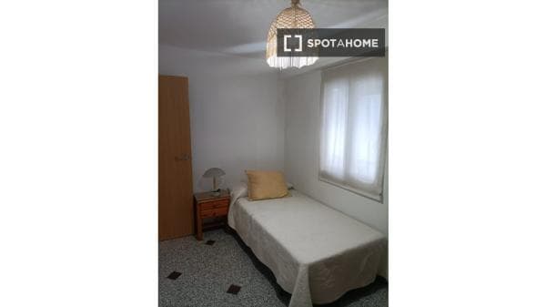 Habitación en piso compartido en Córdoba photo 1