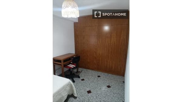Habitación en piso compartido en Córdoba thumbnail 1