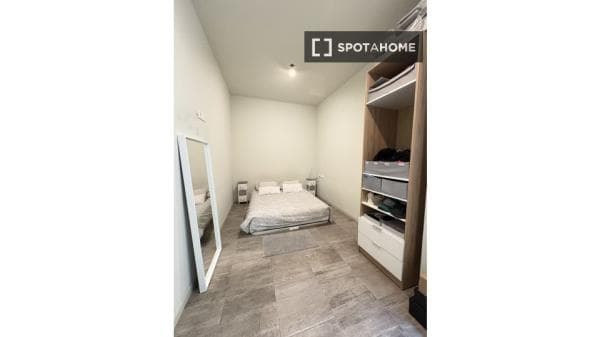 Habitación en piso compartido en barcelona. photo 1