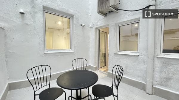 Apartment for rent in Av. de la Reina Victoria , Madrid thumbnail 1