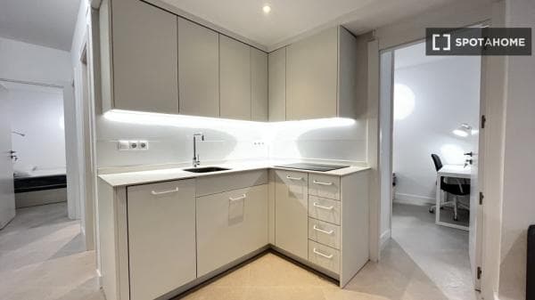 Apartment for rent in Av. de la Reina Victoria , Madrid thumbnail 2