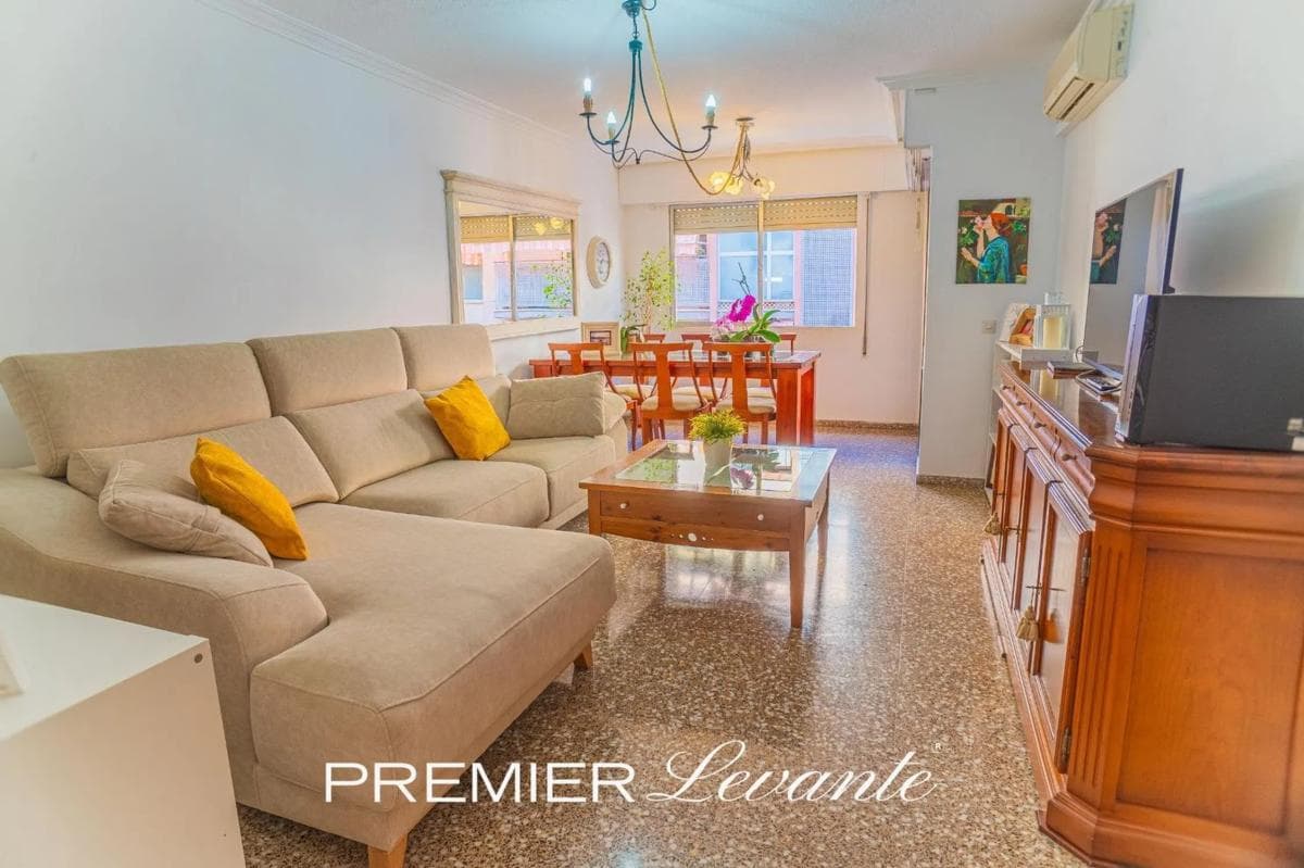 Sale of apartment in Calle del Plus Ultra, Alicante
photo 3