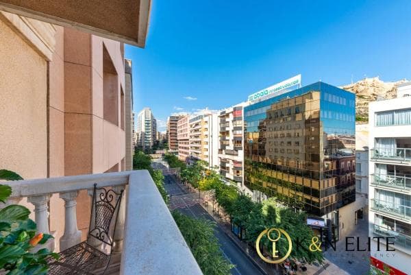 Venta de piso en Rambla de Méndez Núñez, 21, Alicante / Alacant
thumbnail 1