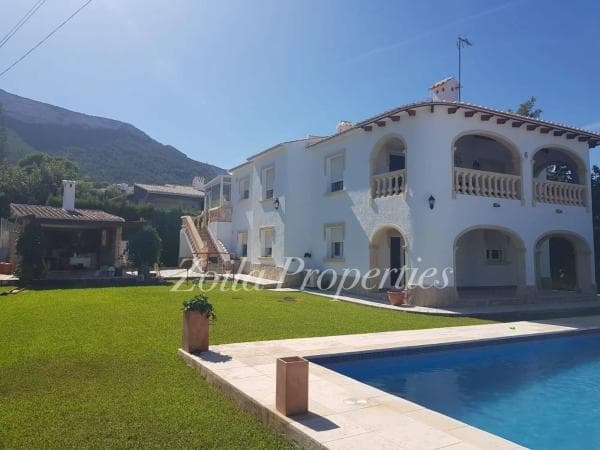 Independent chalet for sale in El Montgó, Denia thumbnail 2